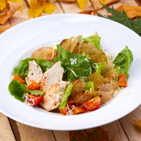 Теплый салат с курицей