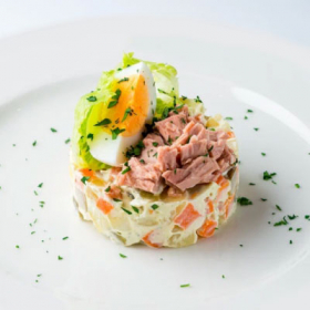 Салат с тунцом