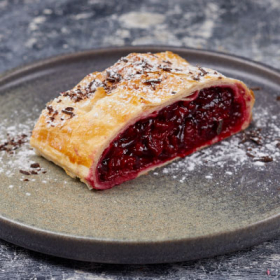 Штрудель с вишней