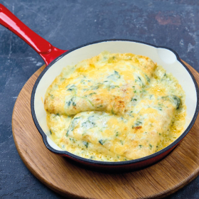 Запеченые блинчики с курицей и беконом