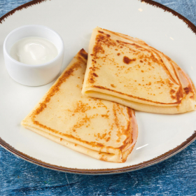 Блинчики с ветчиной и сыром и сливочным соусом